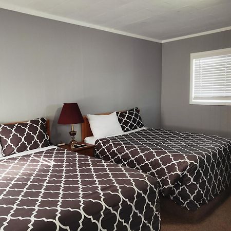 Melsask Motel Melville Екстериор снимка