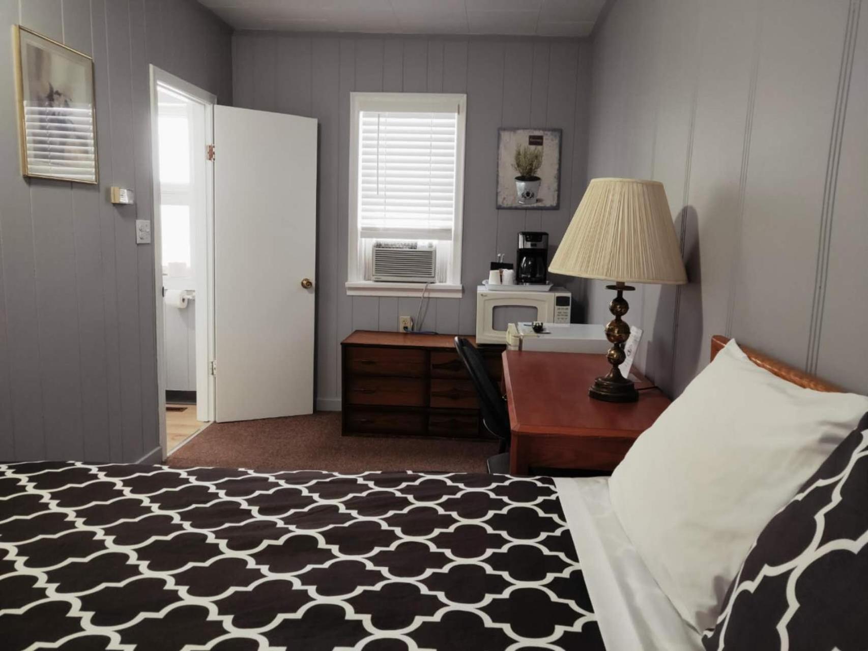 Melsask Motel Melville Екстериор снимка
