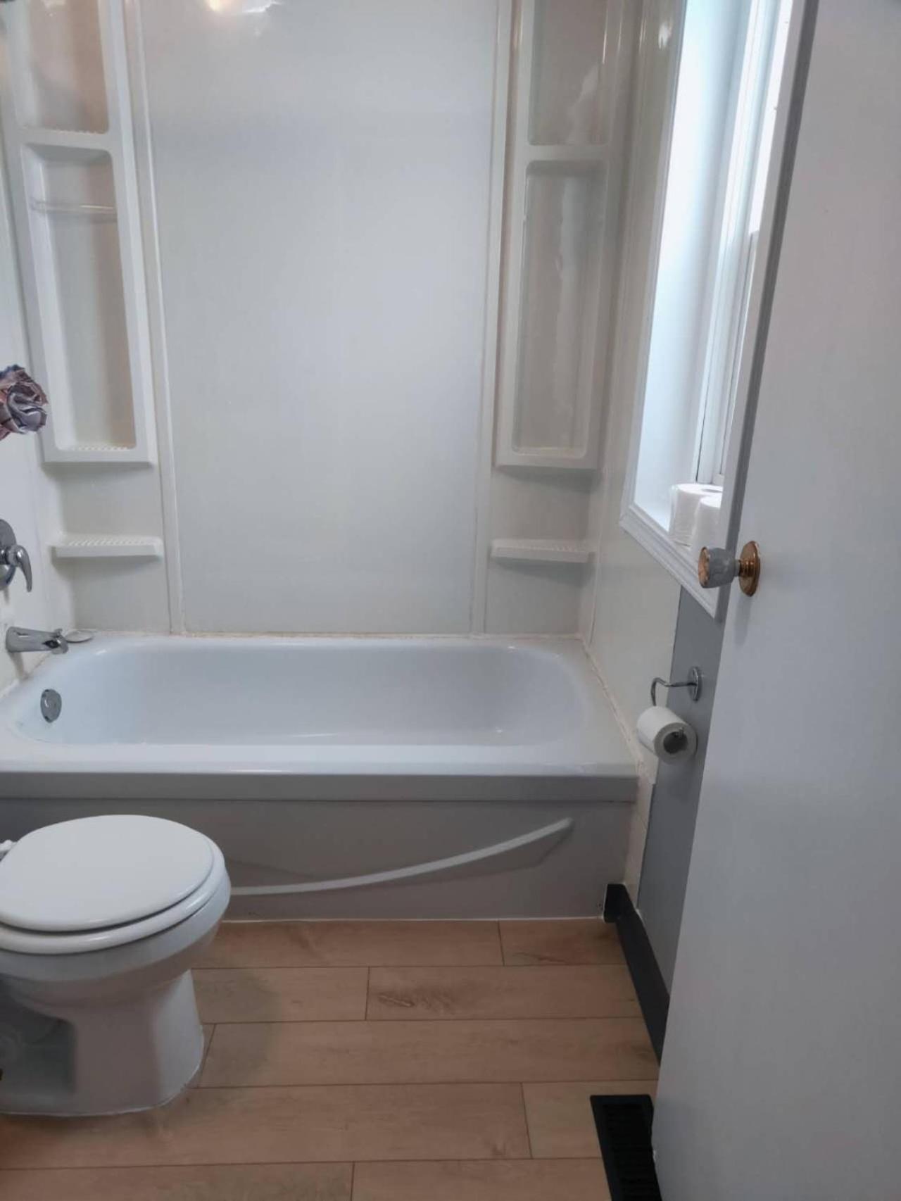 Melsask Motel Melville Екстериор снимка