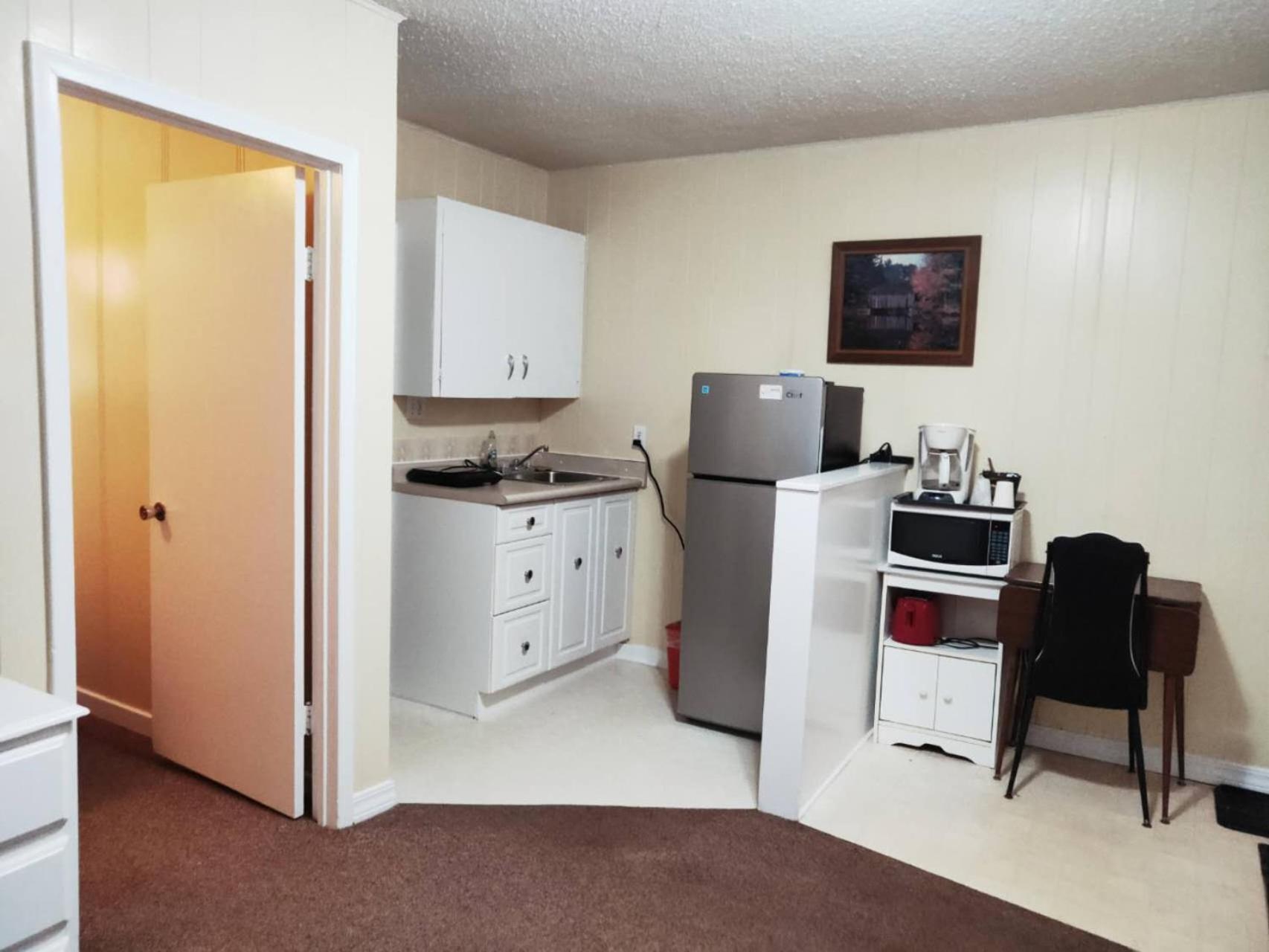 Melsask Motel Melville Екстериор снимка