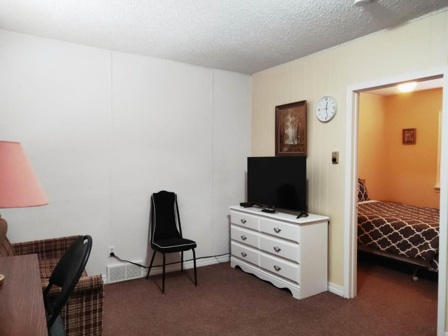 Melsask Motel Melville Екстериор снимка