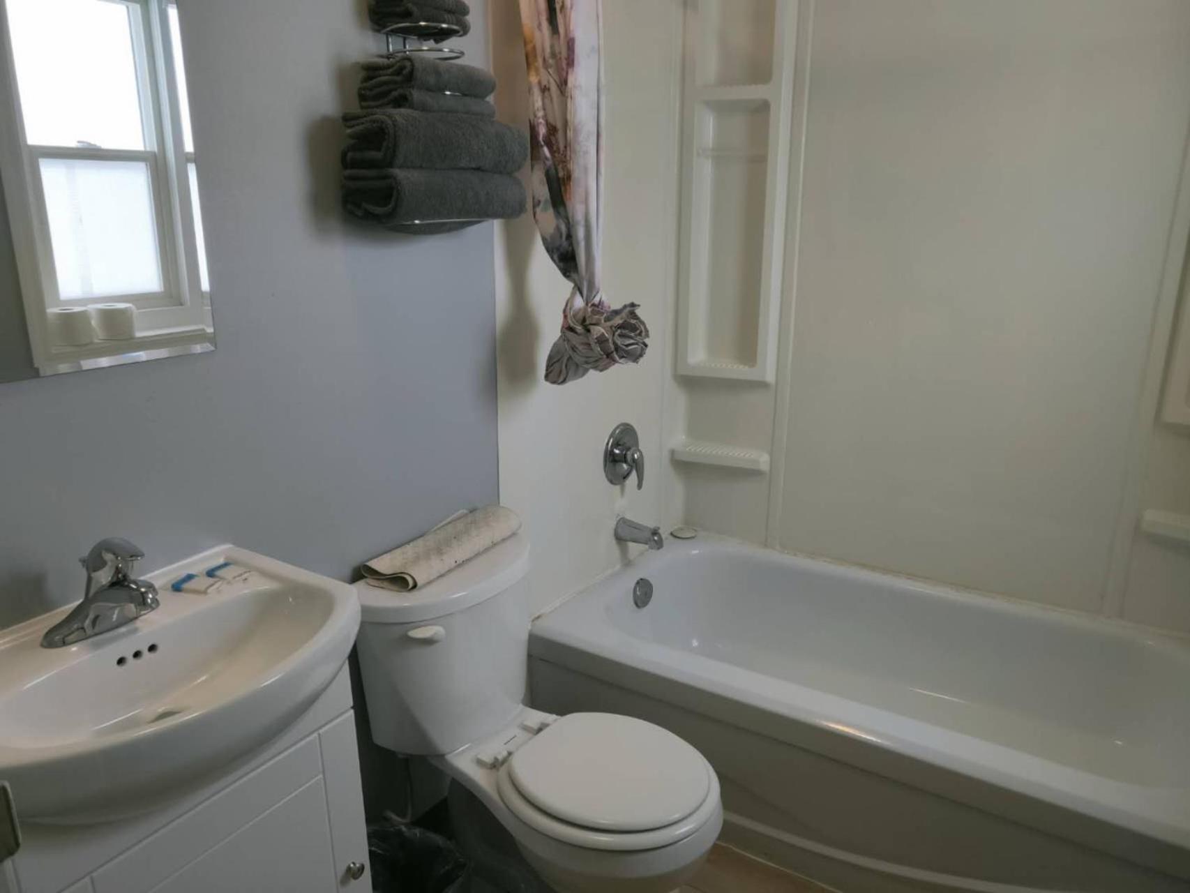 Melsask Motel Melville Екстериор снимка