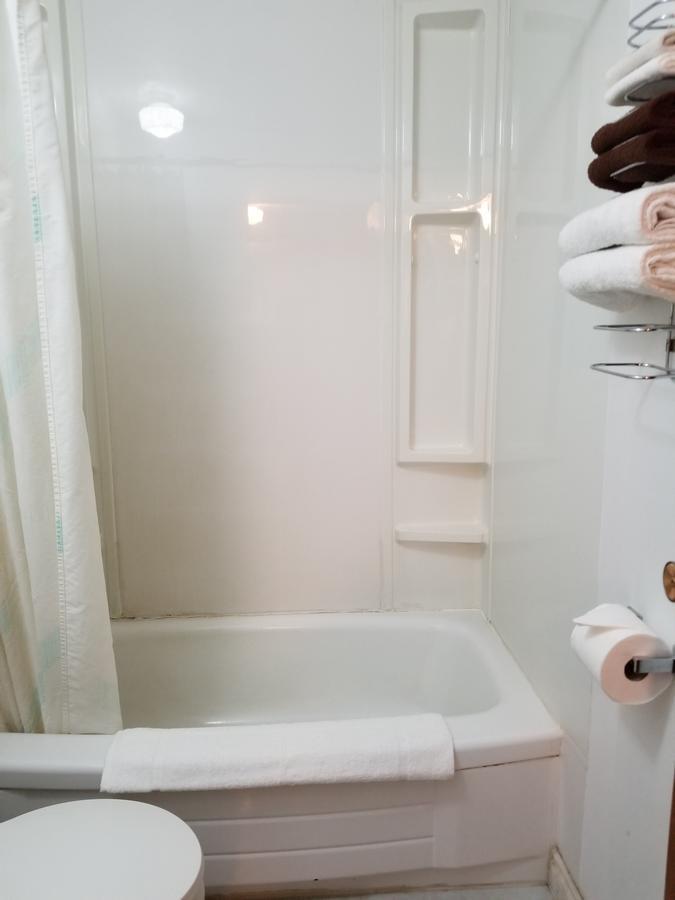 Melsask Motel Melville Екстериор снимка