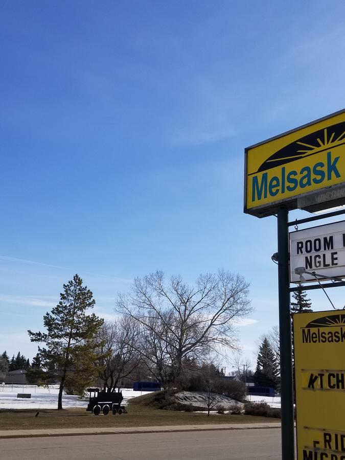 Melsask Motel Melville Екстериор снимка
