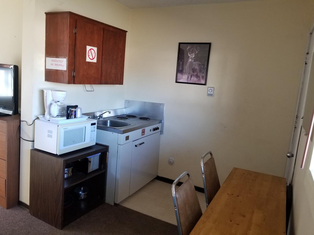 Melsask Motel Melville Екстериор снимка
