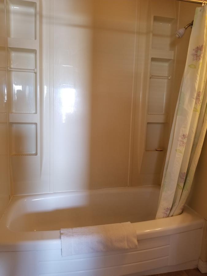 Melsask Motel Melville Екстериор снимка