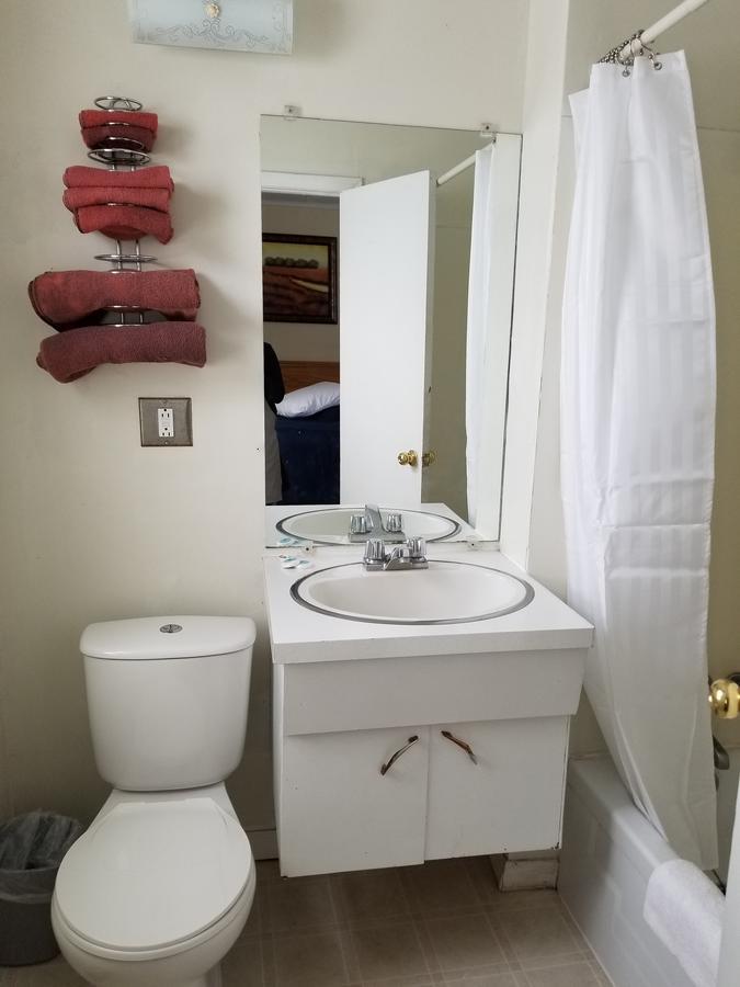 Melsask Motel Melville Екстериор снимка