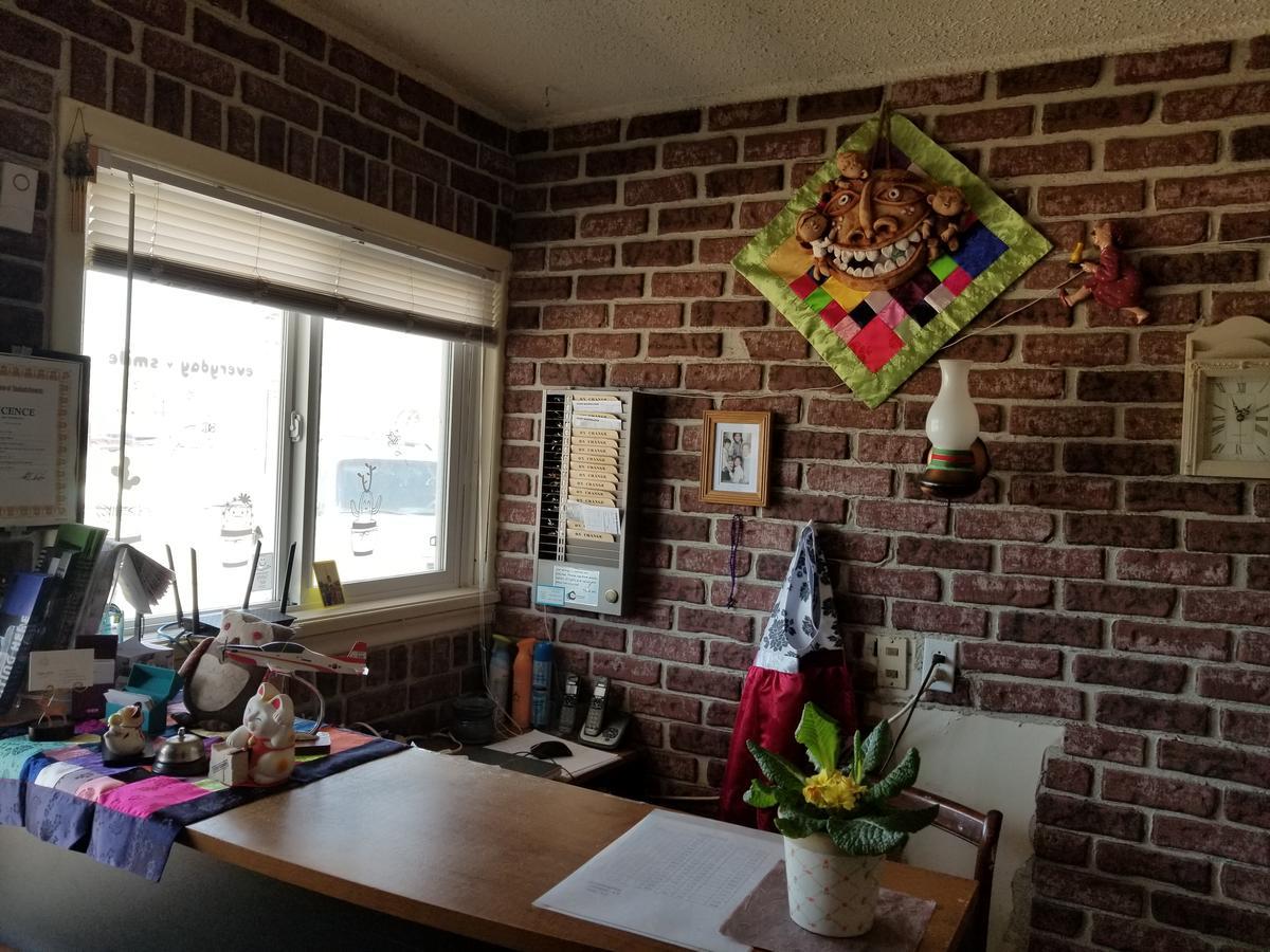 Melsask Motel Melville Екстериор снимка