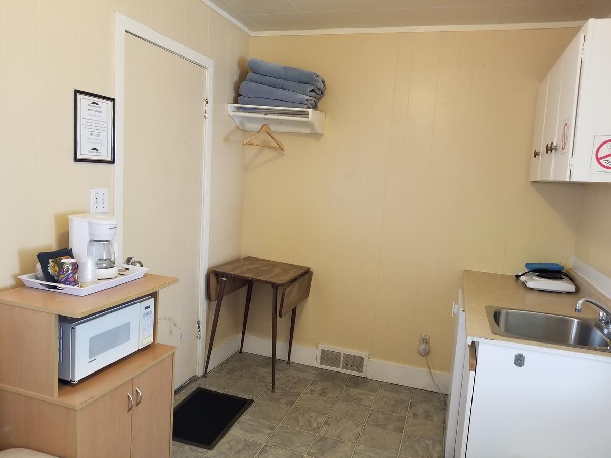 Melsask Motel Melville Екстериор снимка