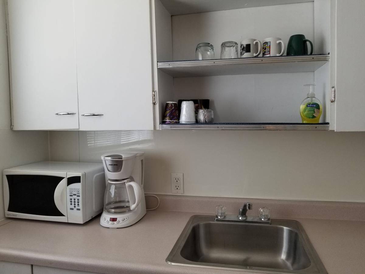 Melsask Motel Melville Екстериор снимка