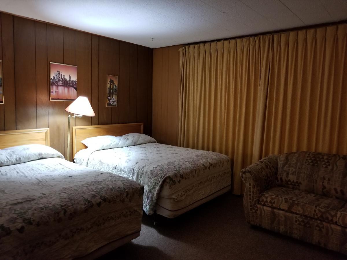 Melsask Motel Melville Екстериор снимка