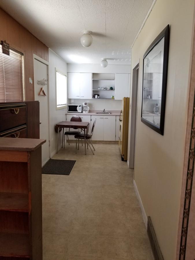 Melsask Motel Melville Екстериор снимка