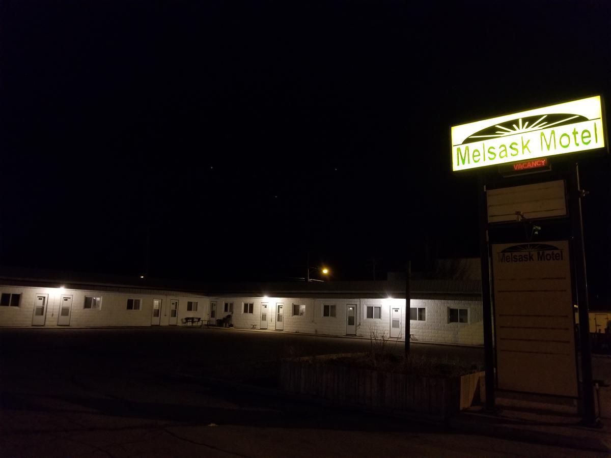 Melsask Motel Melville Екстериор снимка
