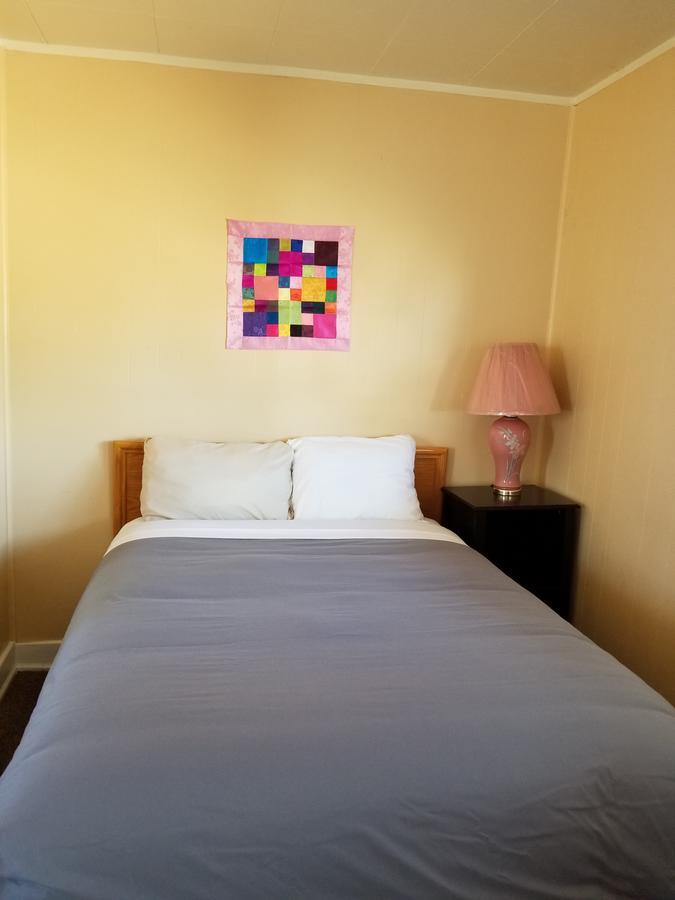 Melsask Motel Melville Екстериор снимка